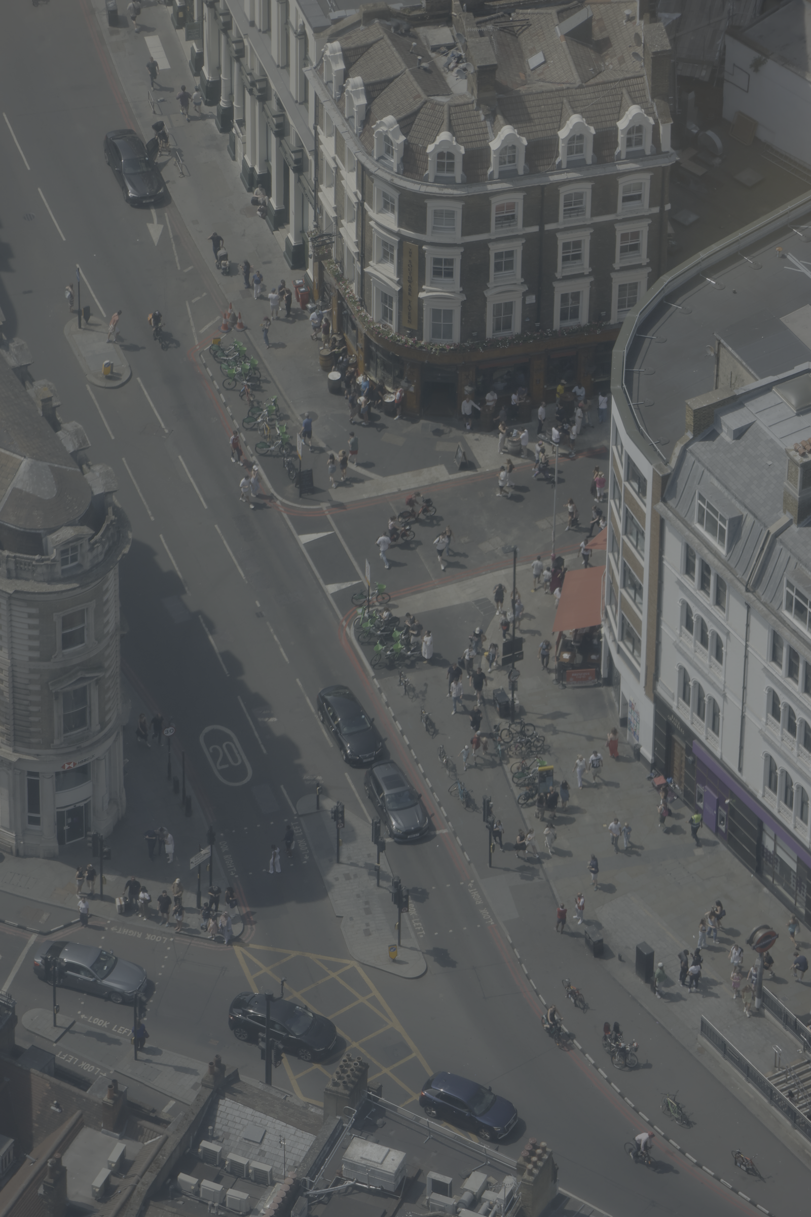 Place et façades urbaines vues en plongée