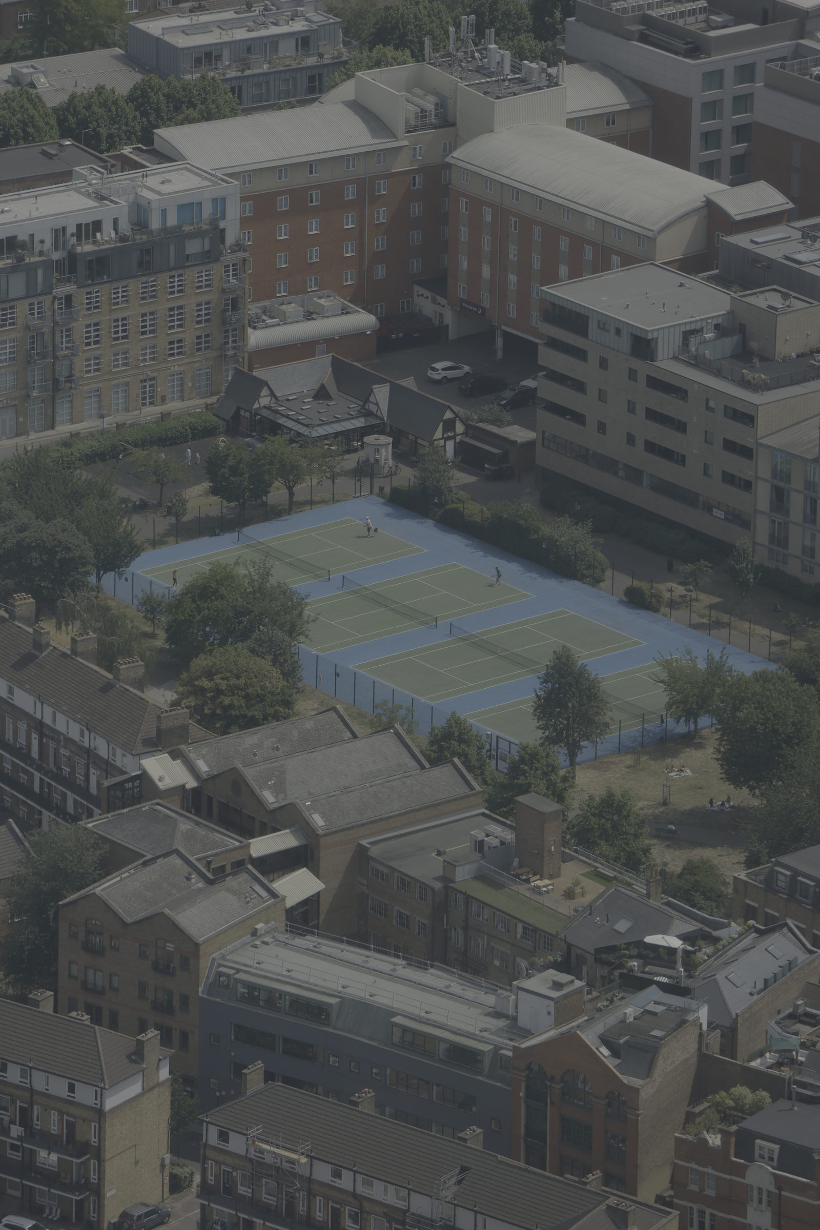 Toitures, terrasses et jardins d’un quartier vus d’en haut
